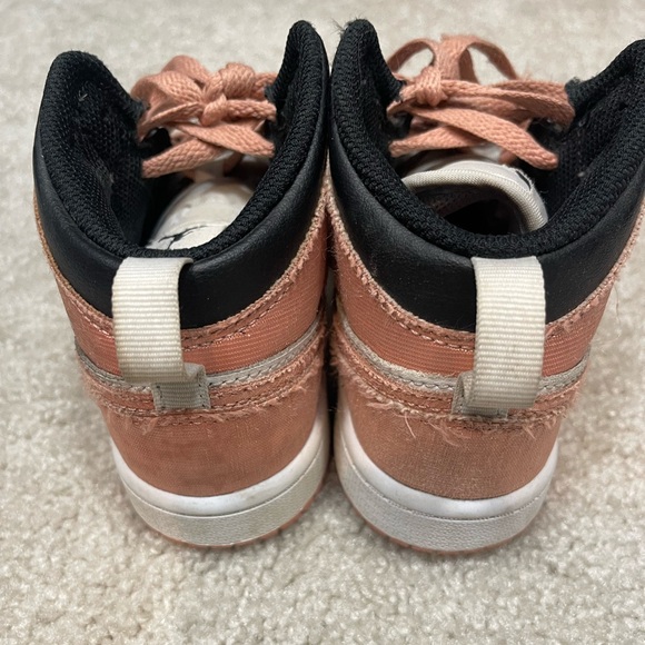 Nike Air Jordan 1 Mid Sneaker Girls size 1 peach/coral - Picture 5 of 8